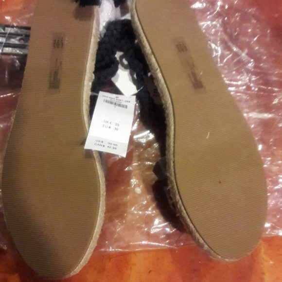 NWT Hollister sandals - Picture 2 of 3